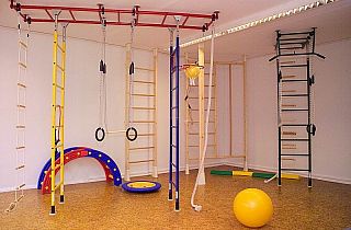 Шведская стенка – максимум возможностей и минимум пространства Шведская стенка – максимум возможностей и минимум пространства